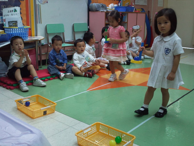 男孩手工制作纸衣服_手工小制作